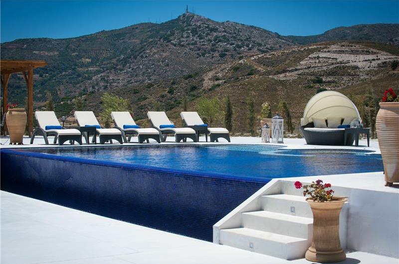 6 bedroom luxury villa with pool near Agia Pelagia, sleeps 12