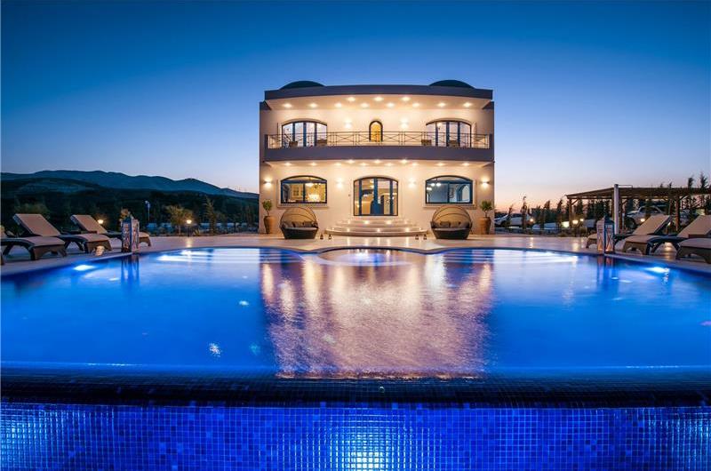 6 bedroom luxury villa with pool near Agia Pelagia, sleeps 12