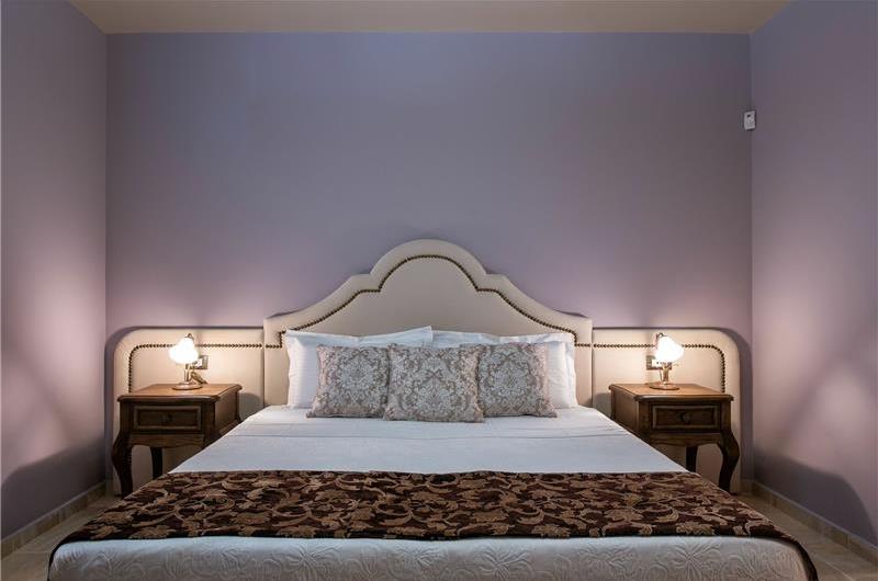 6 bedroom luxury villa with pool near Agia Pelagia, sleeps 12