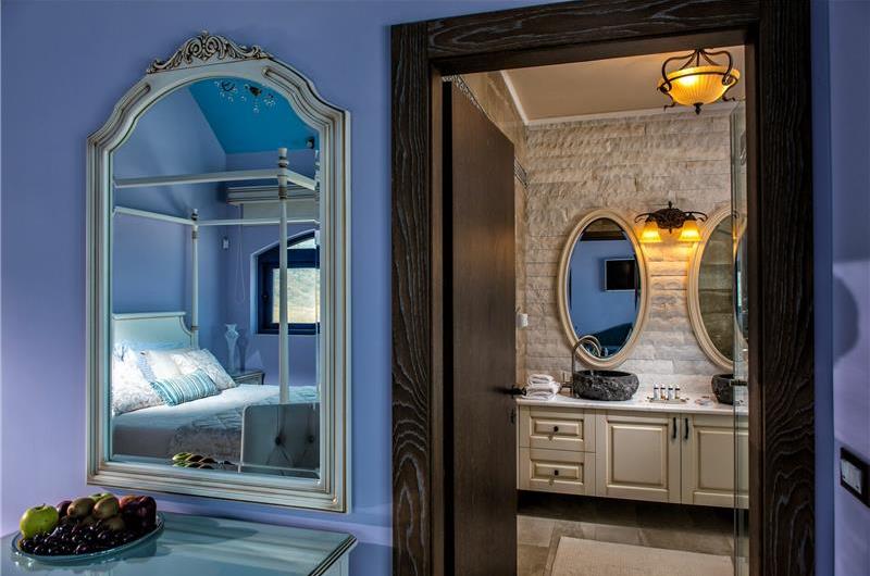 6 bedroom luxury villa with pool near Agia Pelagia, sleeps 12