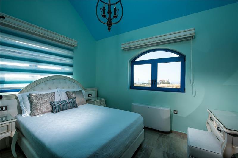 6 bedroom luxury villa with pool near Agia Pelagia, sleeps 12