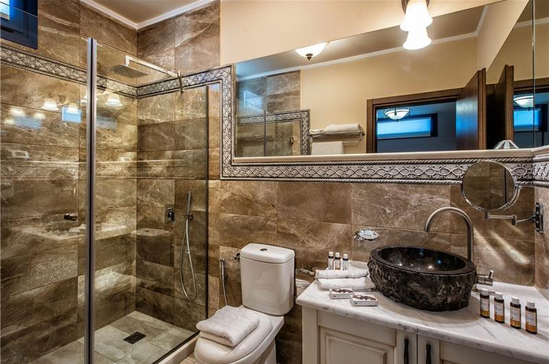 6 bedroom luxury villa with pool near Agia Pelagia, sleeps 12