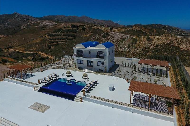 6 bedroom luxury villa with pool near Agia Pelagia, sleeps 12