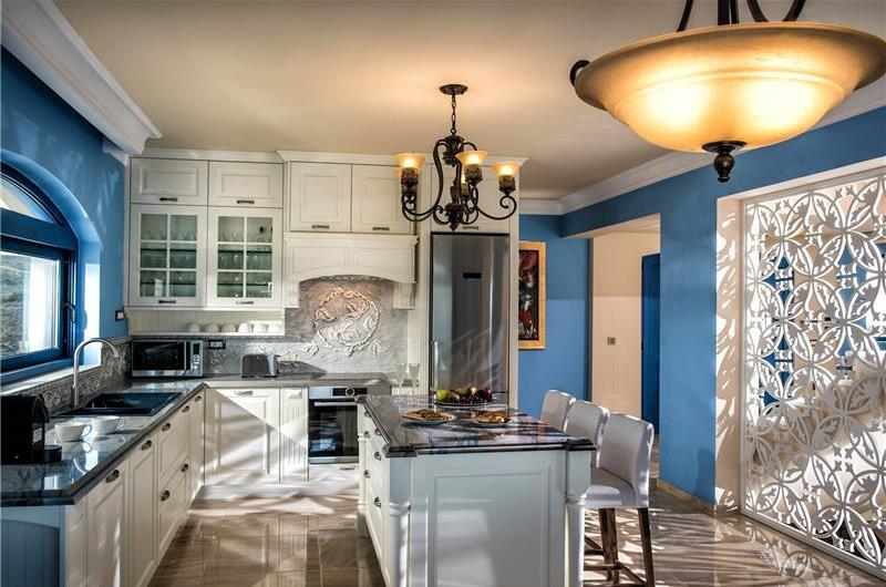 6 bedroom luxury villa with pool near Agia Pelagia, sleeps 12