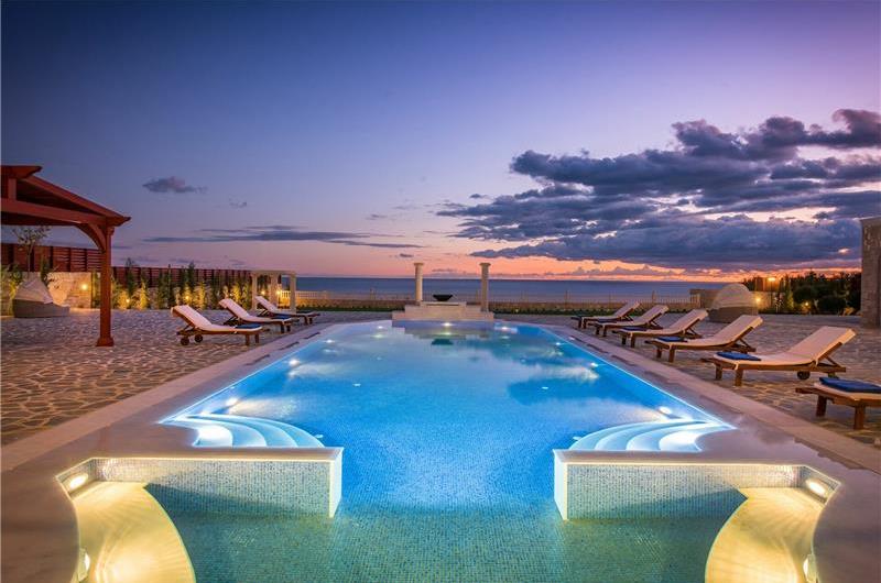 8 bedroom luxury villa with pool near Koutsounari, sleeps 16