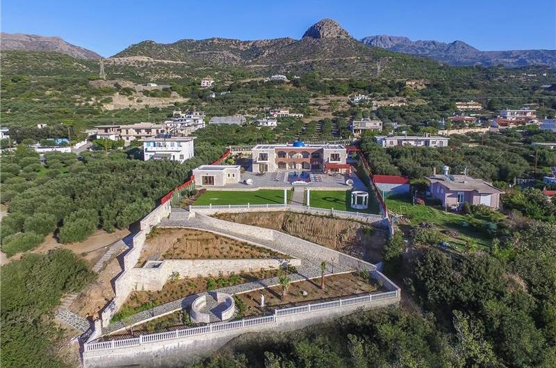 8 bedroom luxury villa with pool near Koutsounari, sleeps 16