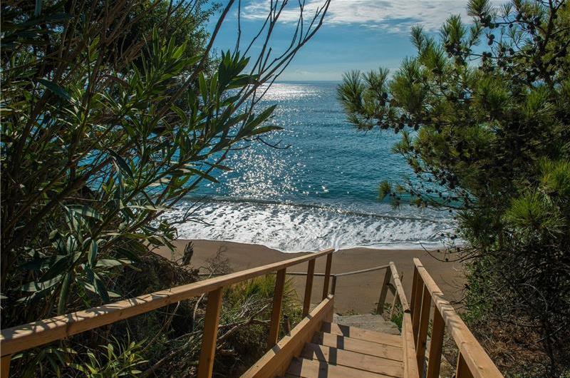 8 bedroom luxury villa with pool near Koutsounari, sleeps 16