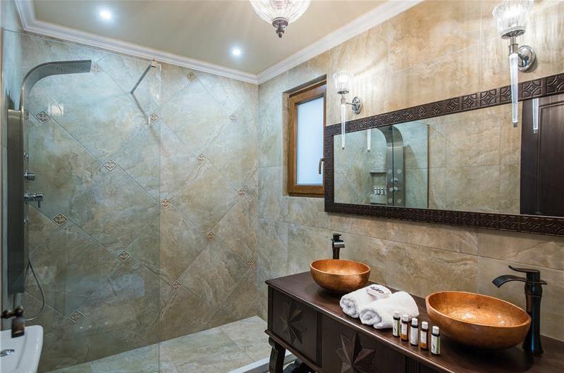 8 bedroom luxury villa with pool near Koutsounari, sleeps 16