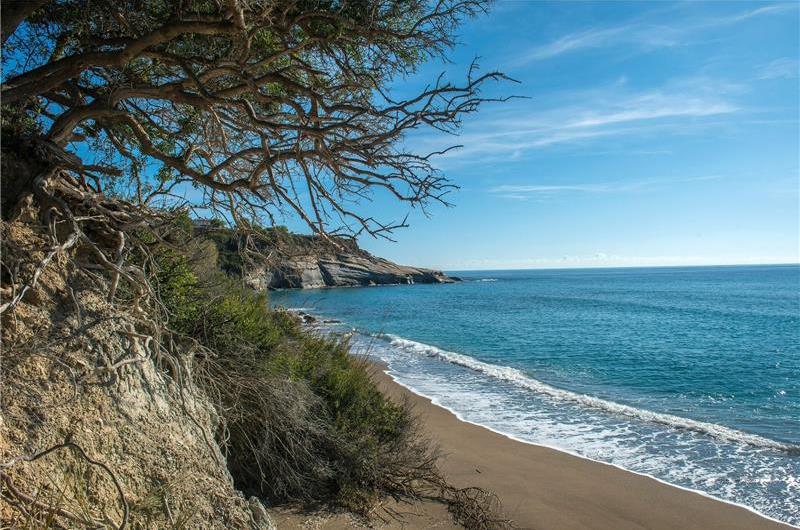 8 bedroom luxury villa with pool near Koutsounari, sleeps 16