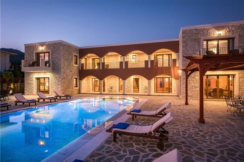 8 bedroom luxury villa with pool near Koutsounari, sleeps 16