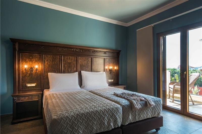 8 bedroom luxury villa with pool near Koutsounari, sleeps 16