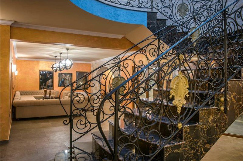 8 bedroom luxury villa with pool near Koutsounari, sleeps 16