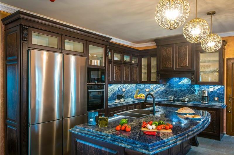 8 bedroom luxury villa with pool near Koutsounari, sleeps 16