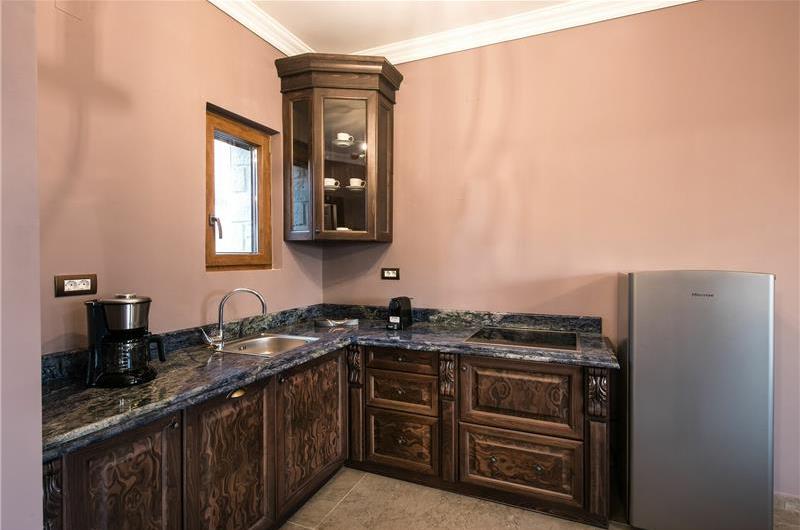 8 bedroom luxury villa with pool near Koutsounari, sleeps 16