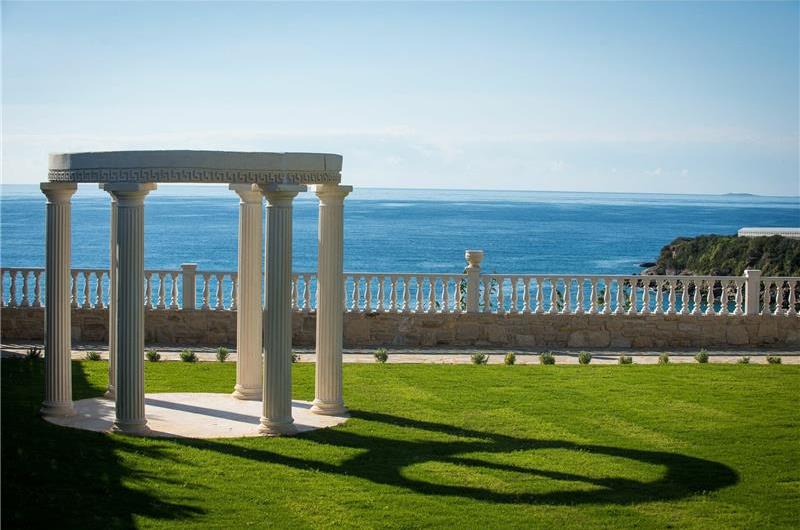 8 bedroom luxury villa with pool near Koutsounari, sleeps 16