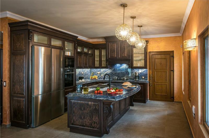 8 bedroom luxury villa with pool near Koutsounari, sleeps 16