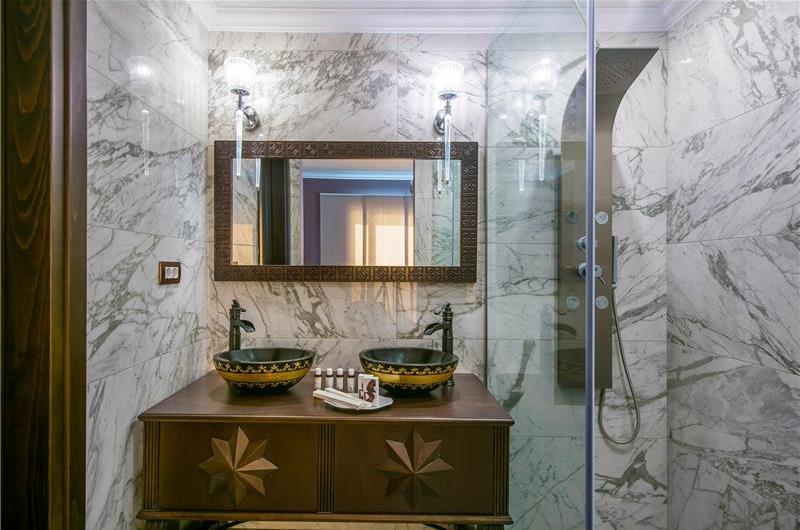 8 bedroom luxury villa with pool near Koutsounari, sleeps 16