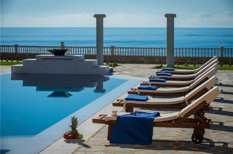 8 bedroom luxury villa with pool near Koutsounari, sleeps 16