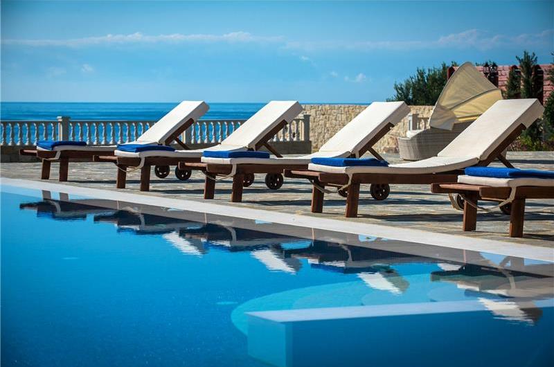 8 bedroom luxury villa with pool near Koutsounari, sleeps 16