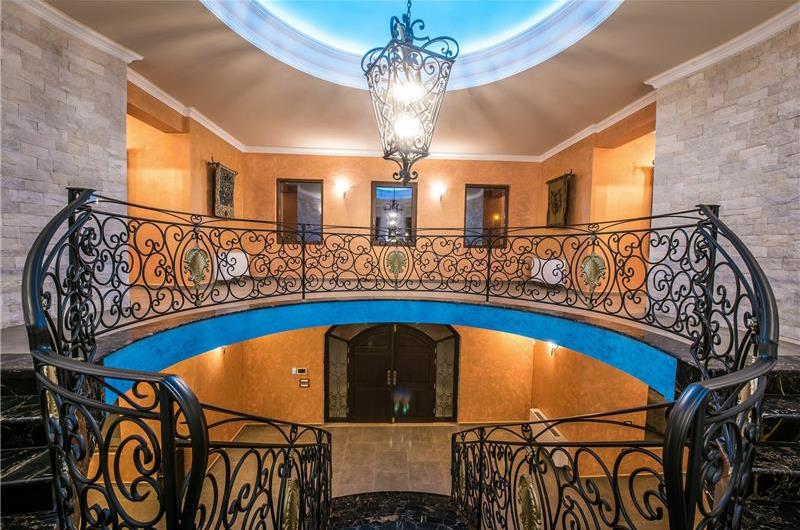 8 bedroom luxury villa with pool near Koutsounari, sleeps 16