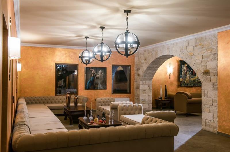 8 bedroom luxury villa with pool near Koutsounari, sleeps 16