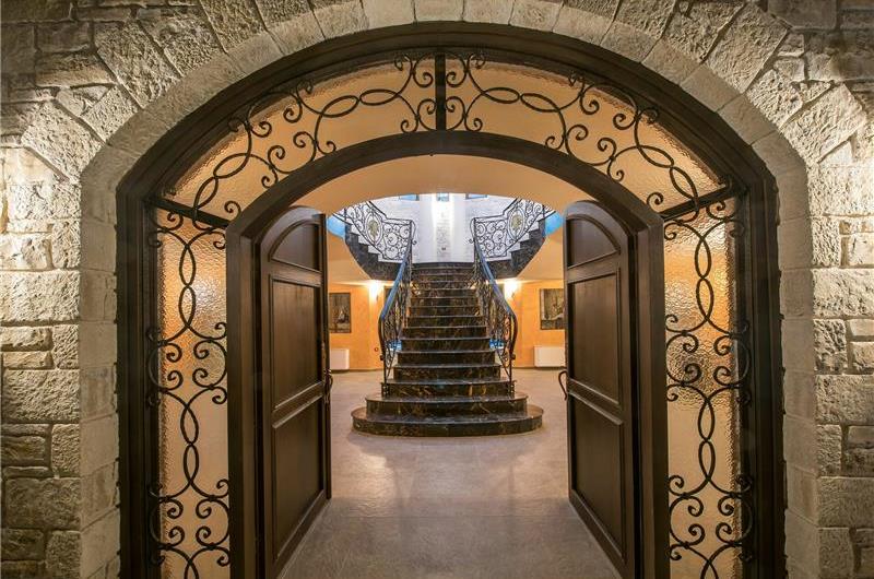 8 bedroom luxury villa with pool near Koutsounari, sleeps 16