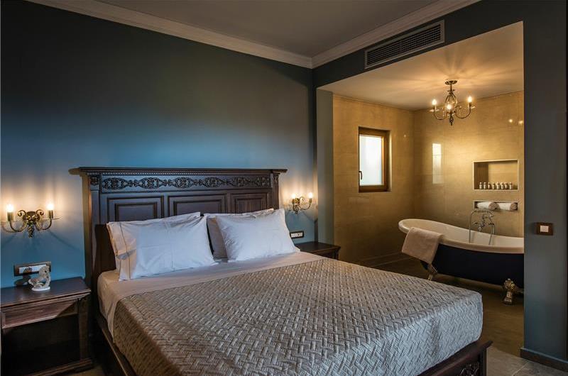 8 bedroom luxury villa with pool near Koutsounari, sleeps 16