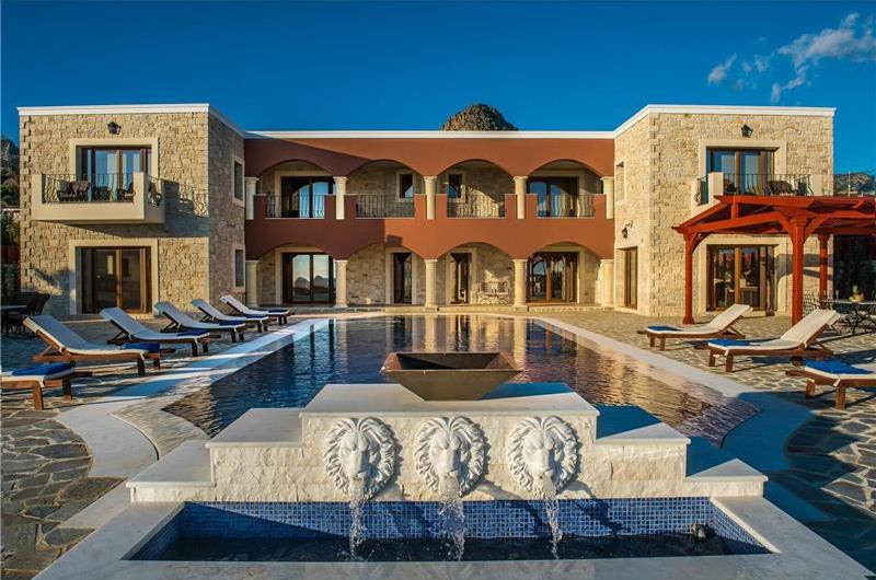 8 bedroom luxury villa with pool near Koutsounari, sleeps 16