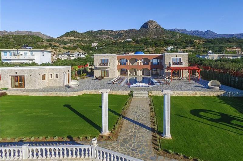 8 bedroom luxury villa with pool near Koutsounari, sleeps 16