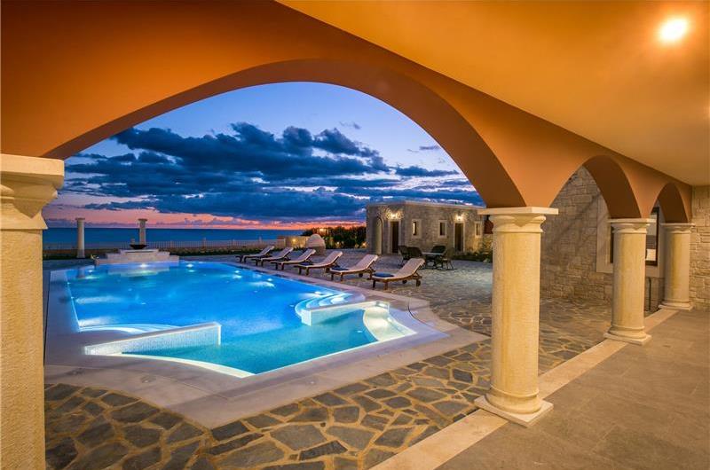 8 bedroom luxury villa with pool near Koutsounari, sleeps 16