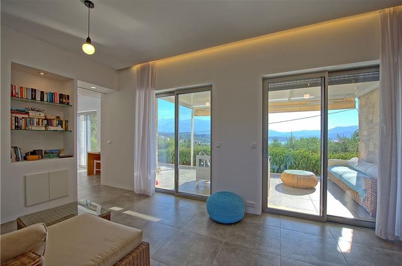 5 bedroom luxury villa with infinity pool, sea views and tennis court near Chania, sleeps 10