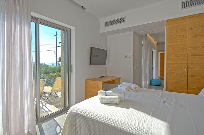 5 bedroom luxury villa with infinity pool, sea views and tennis court near Chania, sleeps 10