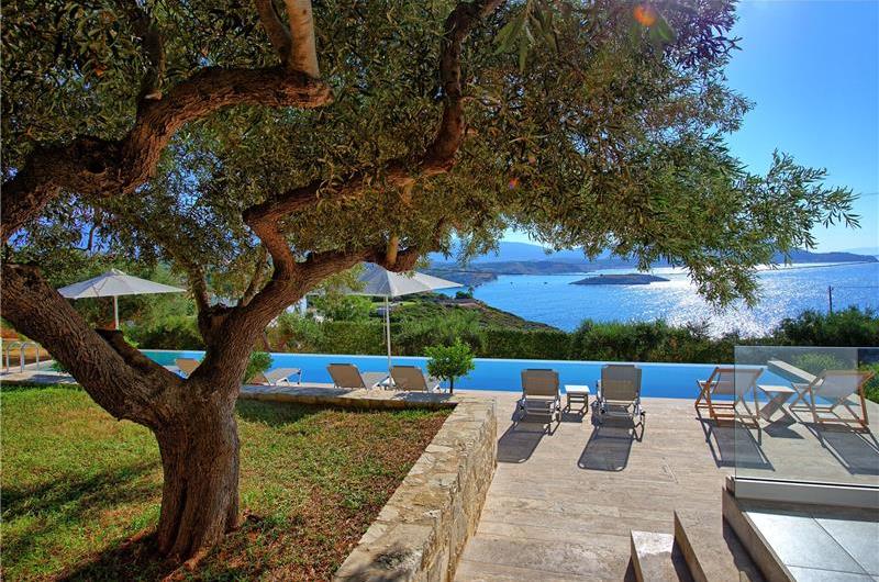 5 bedroom luxury villa with infinity pool, sea views and tennis court near Chania, sleeps 10