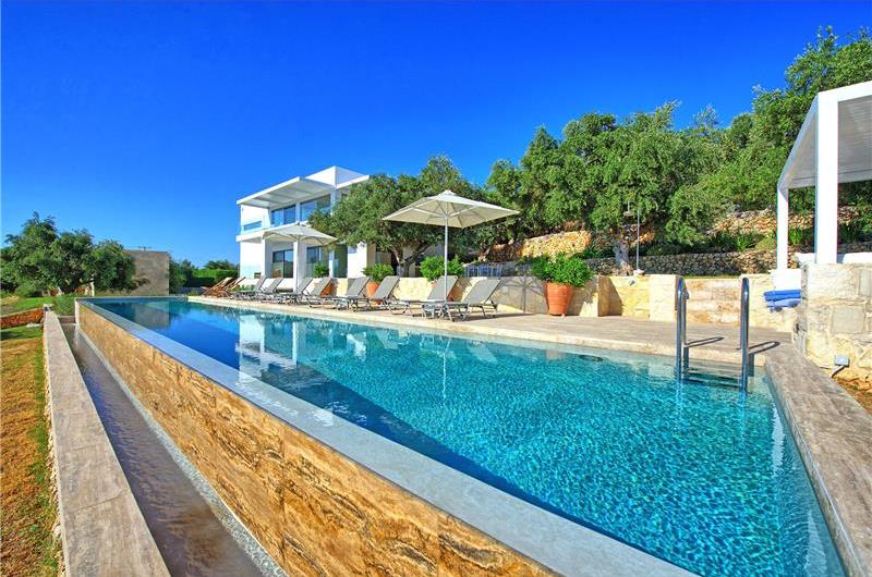5 bedroom luxury villa with infinity pool, sea views and tennis court near Chania, sleeps 10