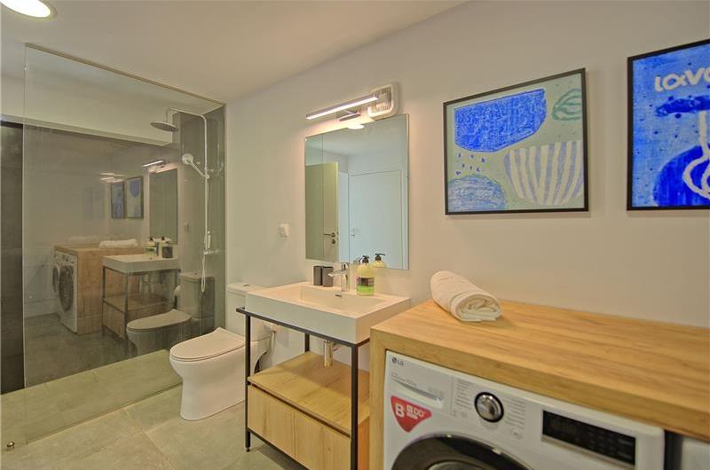 5 bedroom luxury villa with infinity pool, sea views and tennis court near Chania, sleeps 10