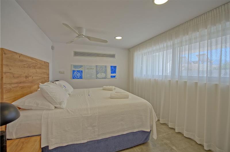 5 bedroom luxury villa with infinity pool, sea views and tennis court near Chania, sleeps 10