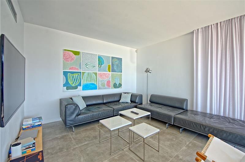 5 bedroom luxury villa with infinity pool, sea views and tennis court near Chania, sleeps 10