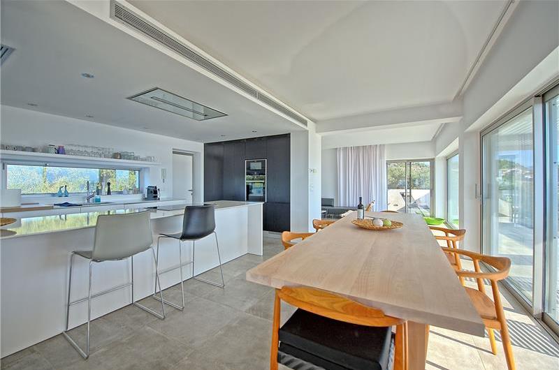 5 bedroom luxury villa with infinity pool, sea views and tennis court near Chania, sleeps 10