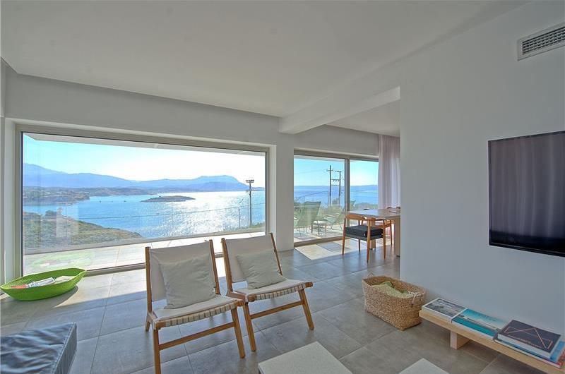 5 bedroom luxury villa with infinity pool, sea views and tennis court near Chania, sleeps 10