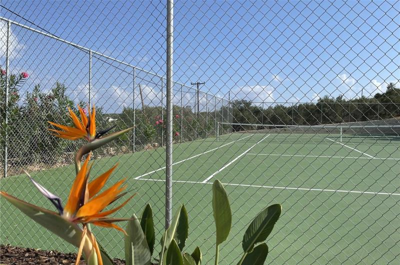 5 bedroom luxury villa with infinity pool, sea views and tennis court near Chania, sleeps 10