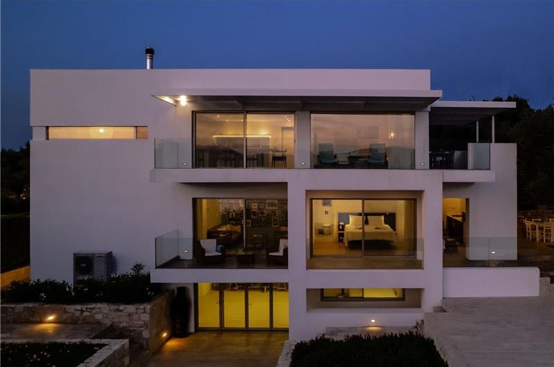 5 bedroom luxury villa with infinity pool, sea views and tennis court near Chania, sleeps 10