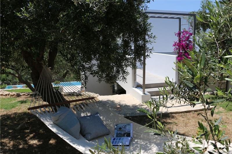 5 bedroom luxury villa with infinity pool, sea views and tennis court near Chania, sleeps 10