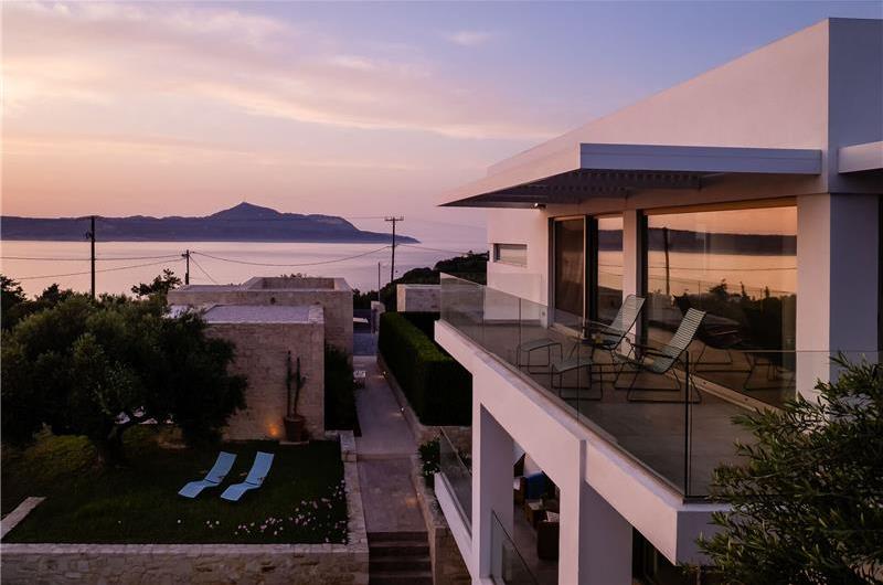 5 bedroom luxury villa with infinity pool, sea views and tennis court near Chania, sleeps 10