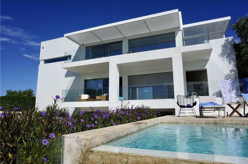 5 bedroom luxury villa with infinity pool, sea views and tennis court near Chania, sleeps 10
