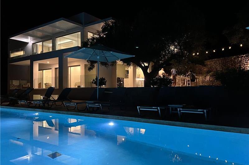 5 bedroom luxury villa with infinity pool, sea views and tennis court near Chania, sleeps 10