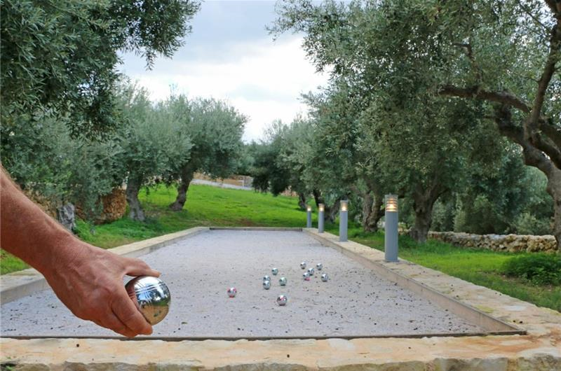 5 bedroom luxury villa with infinity pool, sea views and tennis court near Chania, sleeps 10