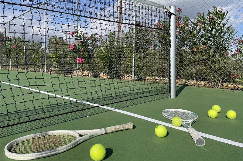 5 bedroom luxury villa with infinity pool, sea views and tennis court near Chania, sleeps 10