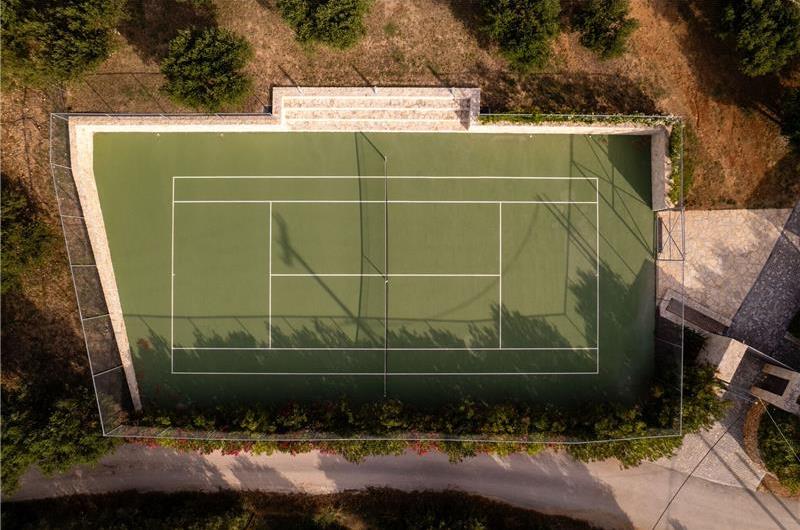 5 bedroom luxury villa with infinity pool, sea views and tennis court near Chania, sleeps 10