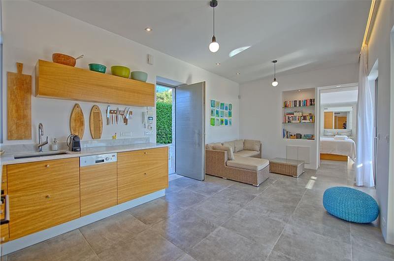 5 bedroom luxury villa with infinity pool, sea views and tennis court near Chania, sleeps 10