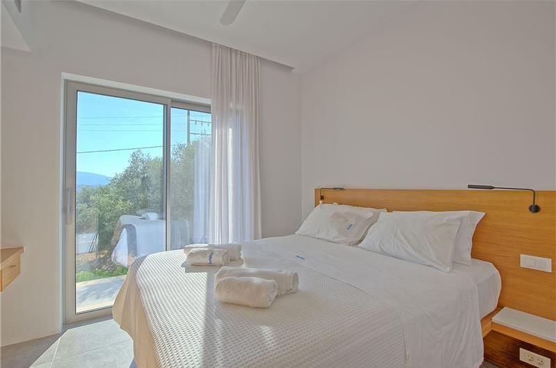 5 bedroom luxury villa with infinity pool, sea views and tennis court near Chania, sleeps 10